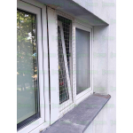 MONTAŻ SIATKI DLA KOTA NA OKNO