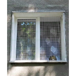 Montowanie siatki dla kotów na okno bez wiercenia