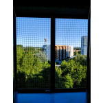 Siatka wzmocniona drutem dla kota na okno montaż