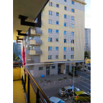 Siatka zabezpieczająca balkon przeciw gołębiom