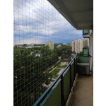 Siatka zabezpieczająca balkon przeciw gołębiom