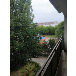 Siatka zabezpieczająca balkon przeciw gołębiom