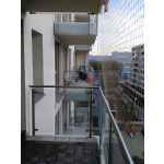 Siatka na balkon wzmocniona drucikiem dla kota na balkon montaż Warszawa